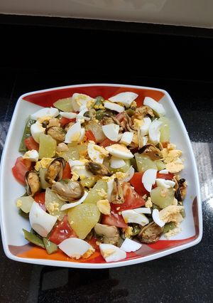 Foto principal de Ensalada de patata con mejillones en escabeche 😋 Ligera de dieta