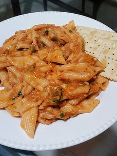 Una foto de Pasta penne con atún