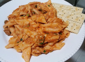 Una foto de Pasta penne con atún