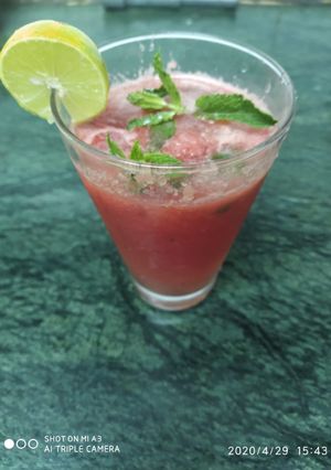 तरबूज का जूस(tarbooz ka juice recipe in hindi) रेसिपी मुख्य फोटो
