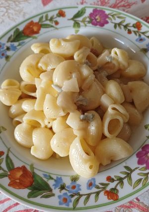Foto di Pipe rigate con gorgonzola, noci e pere