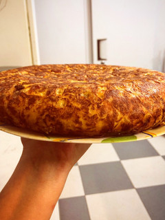 Una foto de Tortilla de patatas con cebolla