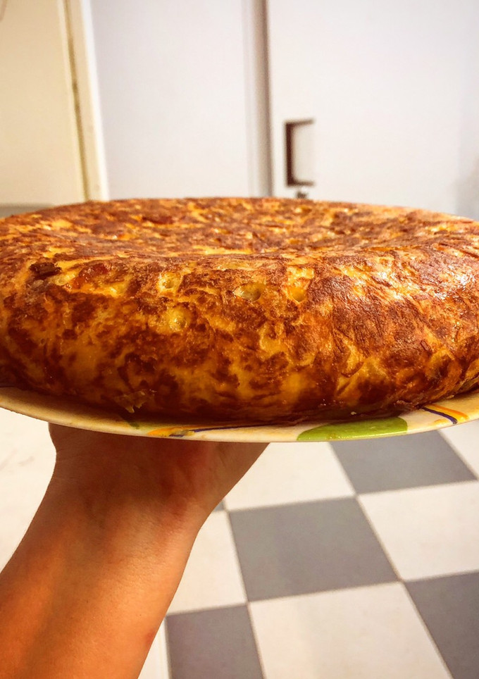 Una foto de Tortilla de patatas con cebolla
