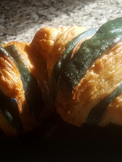 Una foto de Croissant bicolor de mantequilla