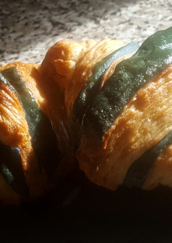 Una foto de Croissant bicolor de mantequilla