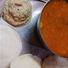 A picture of Idli sambhar.