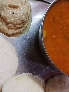 A picture of Idli sambhar.