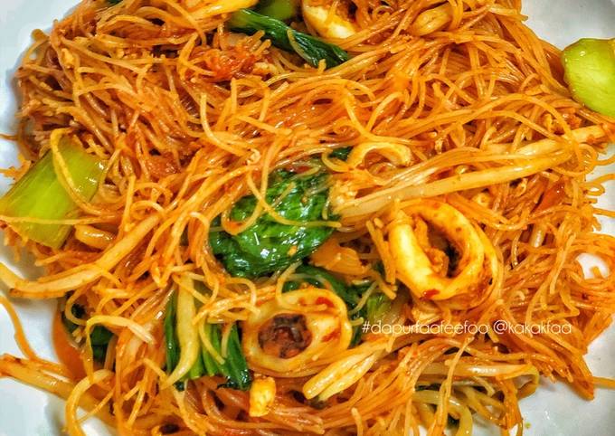 Resipi Bihun Goreng Tomyam oleh Kakak Faa - Cookpad