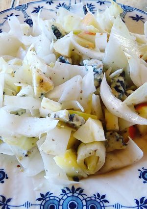 Une photo de Salade d'endives, pommes et bleu d'Auvergne