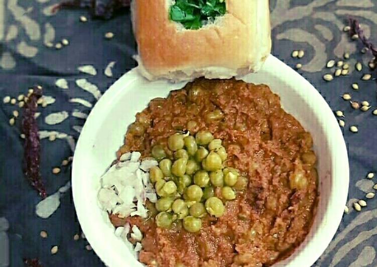 Chanya tonak dry peas curry