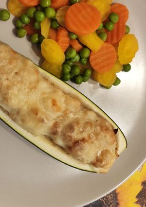 Tonhalas-rizses cukkini recept fotója