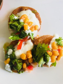 દહીં પૂરી (Dahi Poori Recipe In Gujarati) રેસીપી મુખ્ય ફોટો