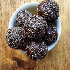A picture of Cacao energy balls.