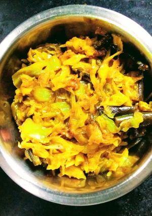 বাঁধাকপির চচ্চড়ি (badhakopir chochori recipe in Bengali) রেসিপির প্রধান ছবি