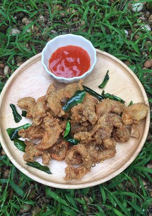 รูปของ “หนังไก่ทอดใบมะกรูด”