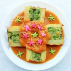 A picture of Methi leaves stuffed potato with gravy.