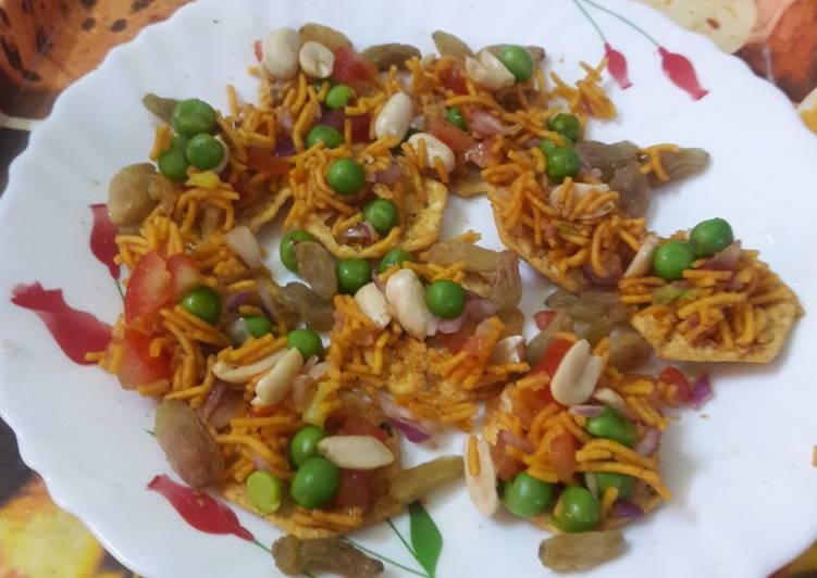 Mini papad chaat