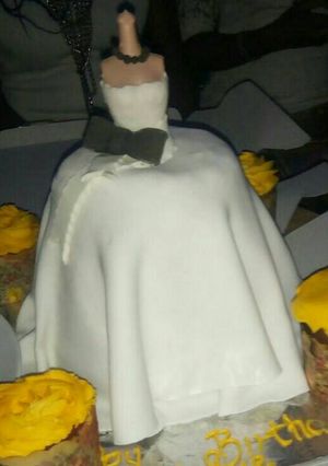 A picture of Ladiesh white birthday cake.