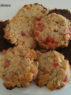 Una foto de Galletas de almendra con frutas escarchadas