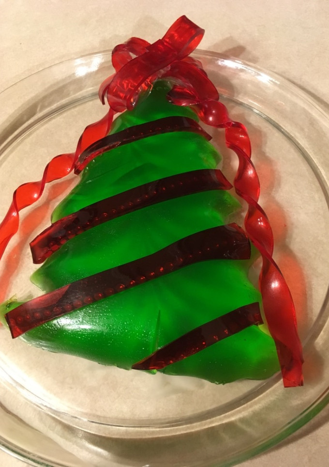 Una foto de Gelatina de limón en forma de pino