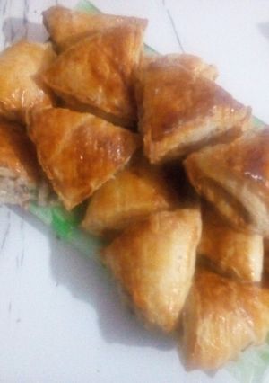 صورة لوصفة كوكة بالعجينة الموزقة