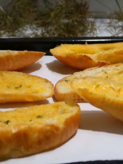Hình của món Bánh Mì Bơ Tỏi.