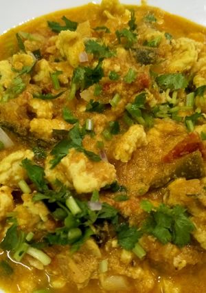A picture of Egg burji gravy.