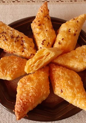Réteges sajtos-sós aprósüti recept fotója