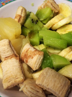 Una foto de Desayuno saludable: banana, kiwi, anana, cereales y vainilla