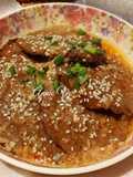 Bò miếng rim mè