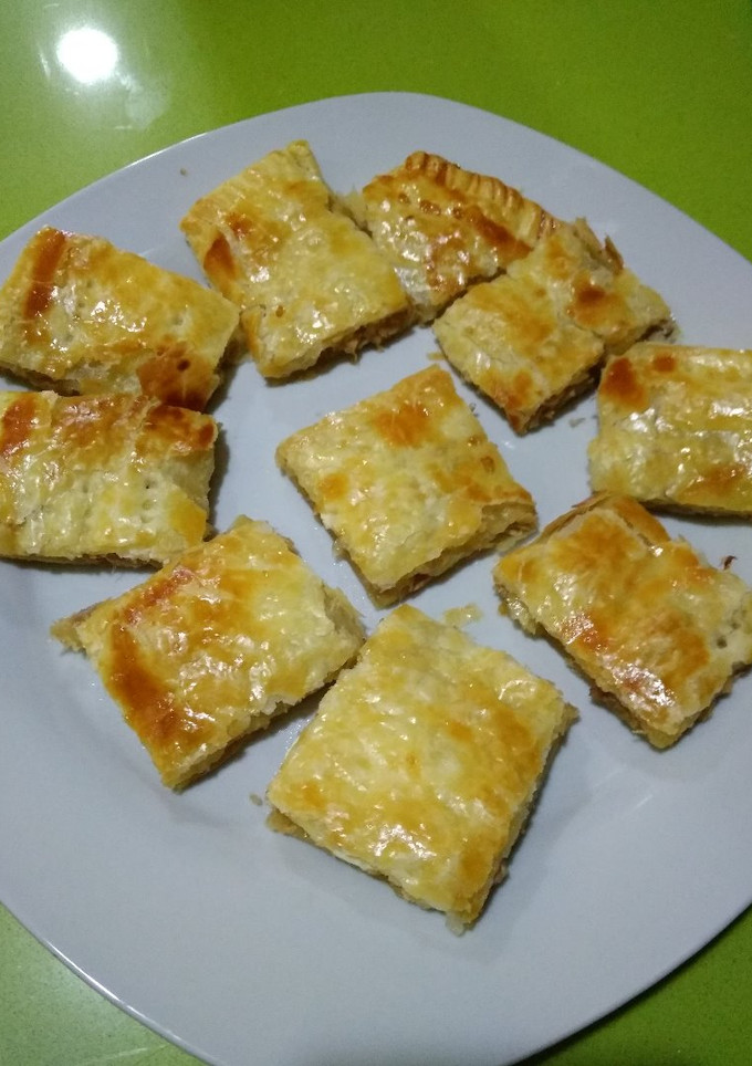 Una foto de Empanada de atún, cebolla y queso de cabra