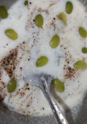 A picture of Angoor (grapes) ka raita.