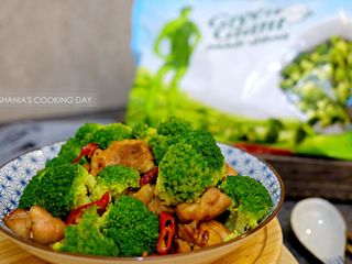 青花炒嫩雞 - 綠巨人纖翠綠花椰菜