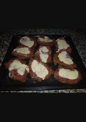 Una foto de Milanesas de pollo a la pizza!!!