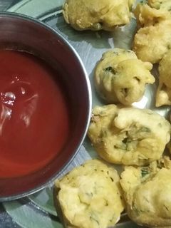 મેથીના ગોટા (Methi Gota Recipe In Gujarati) રેસીપી મુખ્ય ફોટો