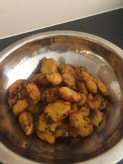 A picture of Bread fritters (bhajiyas).
