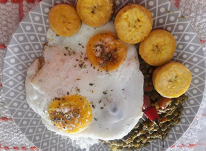 Una foto de Lentejitas con salsa verde