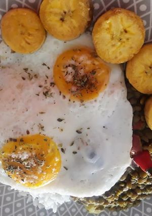 Una foto de Lentejitas con salsa verde