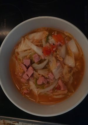 Hình của món Rau cải bắp / cải thảo xào thịt hộp.