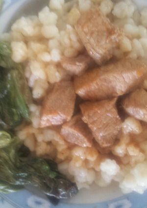 Vaddisznópörkölt nokedlival és döglesztett salátával 😊 recept fotója