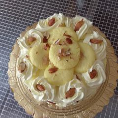 A picture of Rasmalai cake.