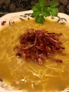 Una foto de Sopa de pollo con fideos al curry