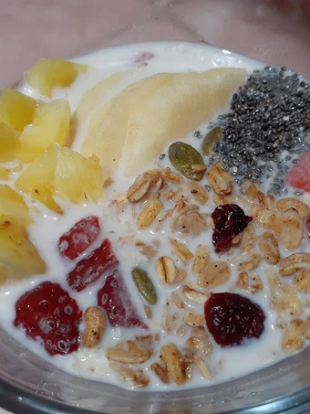 Langkah Mudah untuk Membikin Resep  Fruity Overnight Oats yang Enak, Menggugah Selera