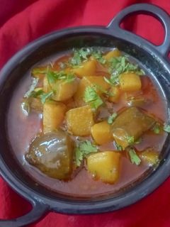 લસણ વાળું રીંગણાં બટાકા નું શાક (Lasan Valu Ringan Bataka Shak Recipe In Gujarati) રેસીપી મુખ્ય ફોટો