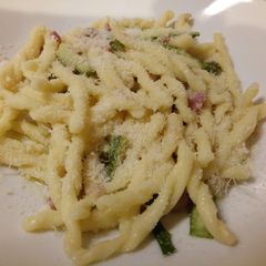 Fresh pasta with asparagus and pancetta A picture of Fresh pasta with asparagus and pancetta.