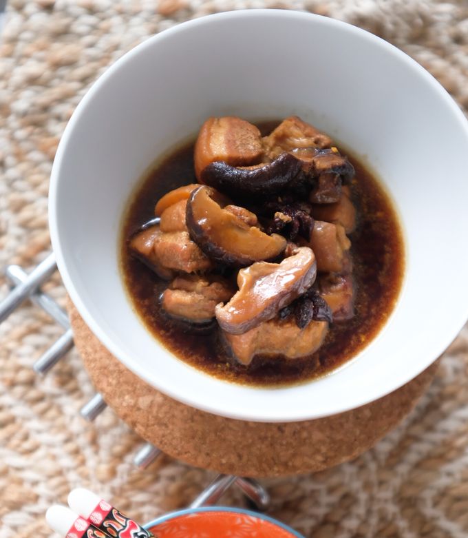 A picture of Pork Belly Stew with Shitake Mushroom.