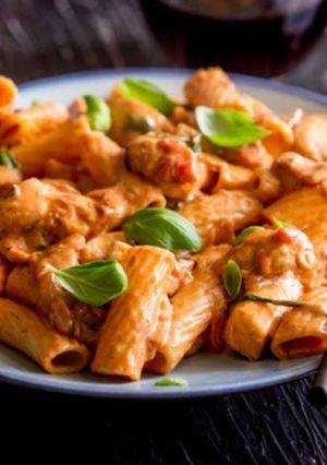 A picture of Indian style macroni.