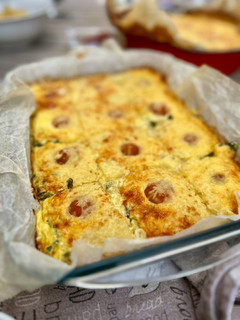 Una foto de Pastel de espárragos trigueros con queso de cabra y cebolla caramelizada