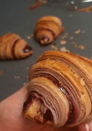Une photo de Croissants à la framboise