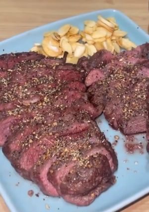 （氣炸鍋）蒜香黑胡椒牛排 的食譜成品照片